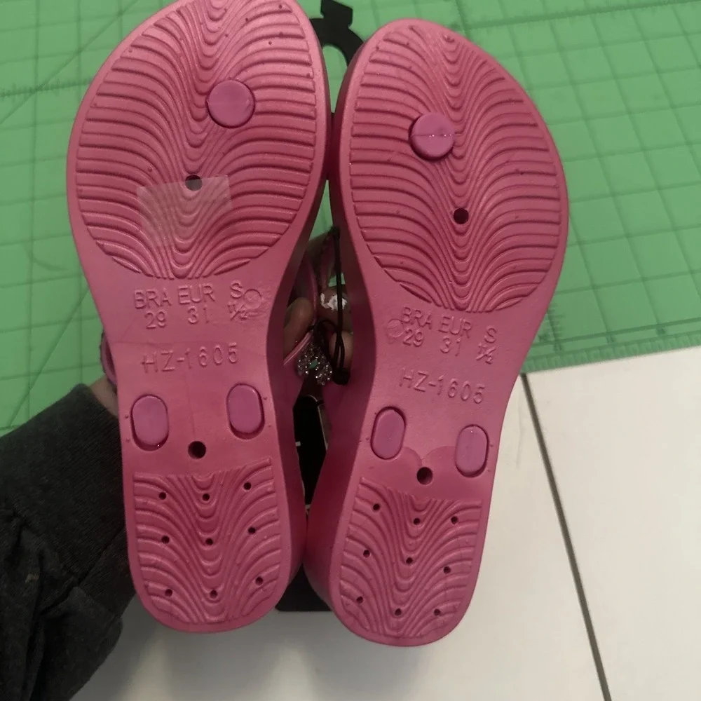 Bebe Girls Big Kid Sparkling Thong Flats Sandals Size 11 12 New - Picture 5 of 5